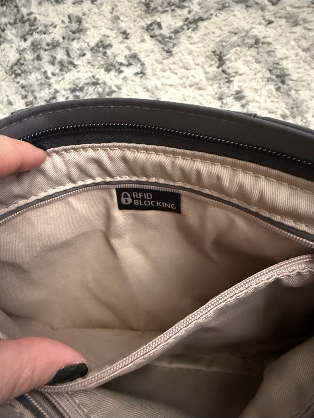 Travelon Gray Crossbody Organizer Messenger Bag - Picture 4 of 12